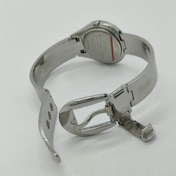 Gucci Watch 6700L  Black X Silver Bangle Watch - Picture 6 of 9